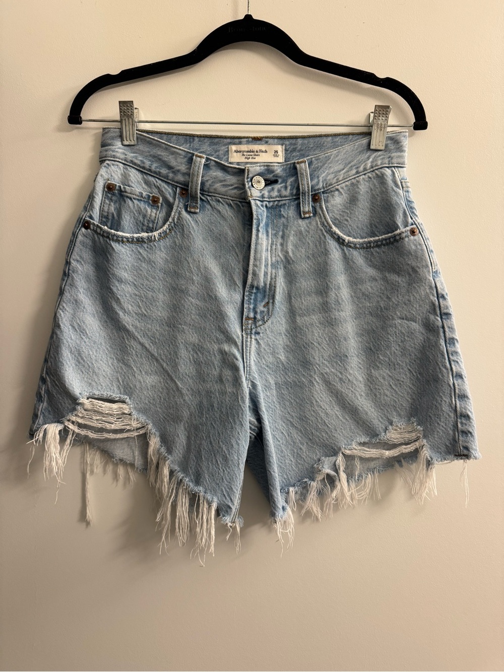 Abercrombie & Fitch “The loose short high rise”